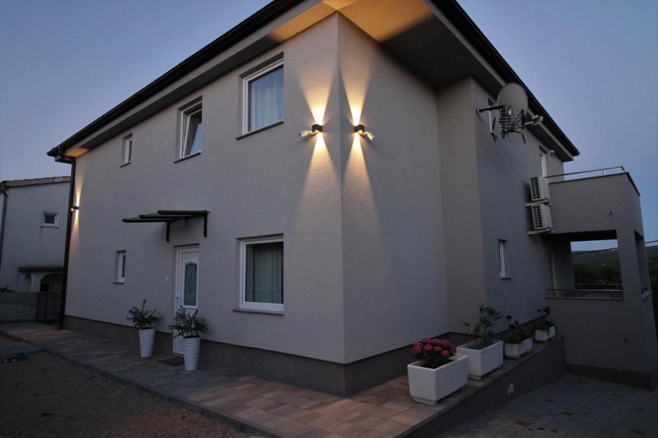Apartments Klaudija Čižići 외부 사진