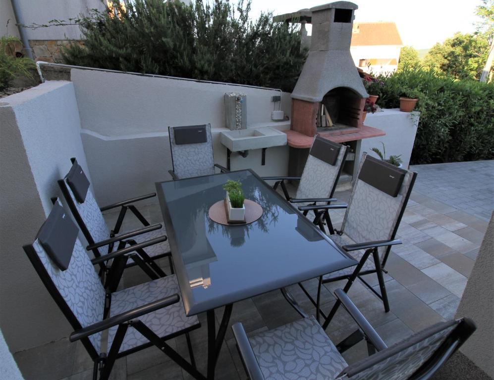 Apartments Klaudija Čižići 외부 사진