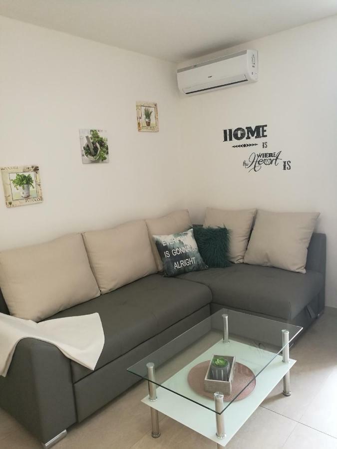 Apartments Klaudija Čižići 외부 사진